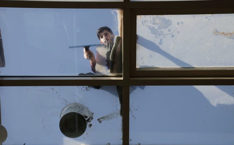 Commercial Window Cleaning Cost Guide in Gillette