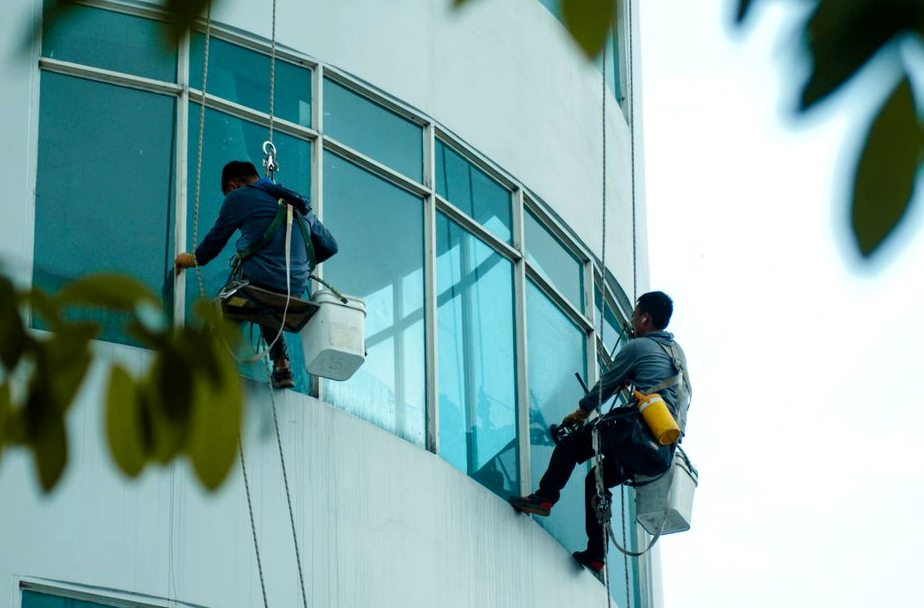 Commercial Window Cleaning in Gillette
